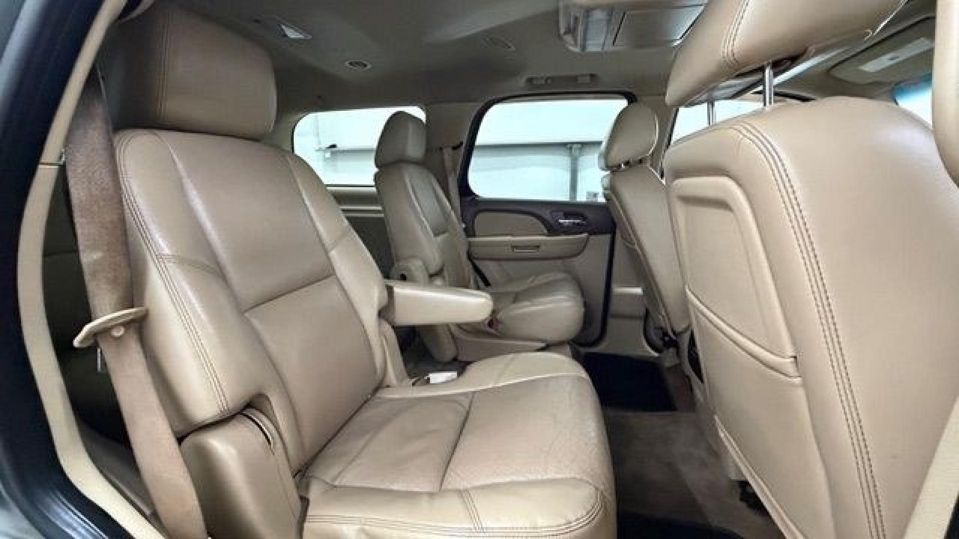 2011 Green Chevrolet Tahoe LTZ 2WD (1GNSCCE05BR) with an 5.3L V8 OHV 16V FFV engine, 6-Speed Automatic transmission, located at 1806 Veterans Memorial Hwy SW, Austell, GA, 30168, (770) 944-9558, 33.817959, -84.606987 - Photo#18