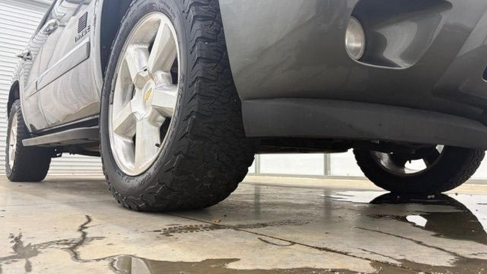 2011 Green Chevrolet Tahoe LTZ 2WD (1GNSCCE05BR) with an 5.3L V8 OHV 16V FFV engine, 6-Speed Automatic transmission, located at 1806 Veterans Memorial Hwy SW, Austell, GA, 30168, (770) 944-9558, 33.817959, -84.606987 - Photo#20