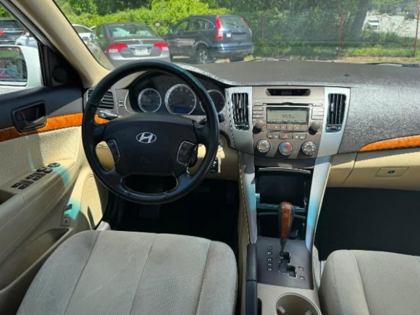 2009 White Hyundai Sonata GLS V6 (5NPET46F69H) with an 3.3L V6 DOHC 24V engine, 5-Speed Automatic transmission, located at 1806 Veterans Memorial Hwy SW, Austell, GA, 30168, (770) 944-9558, 33.817959, -84.606987 - Photo#12