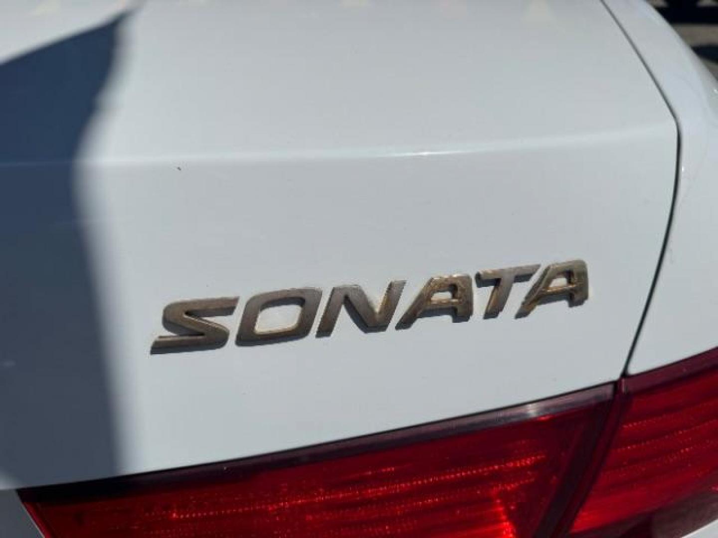 2009 White Hyundai Sonata GLS V6 (5NPET46F69H) with an 3.3L V6 DOHC 24V engine, 5-Speed Automatic transmission, located at 1806 Veterans Memorial Hwy SW, Austell, GA, 30168, (770) 944-9558, 33.817959, -84.606987 - Photo#15