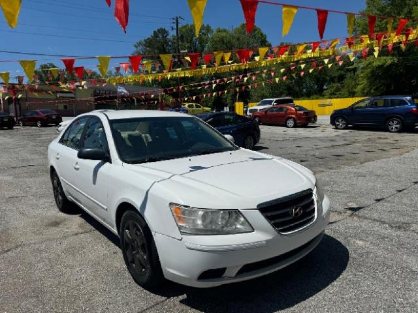2009 White Hyundai Sonata GLS V6 (5NPET46F69H) with an 3.3L V6 DOHC 24V engine, 5-Speed Automatic transmission, located at 1806 Veterans Memorial Hwy SW, Austell, GA, 30168, (770) 944-9558, 33.817959, -84.606987 - Photo#2