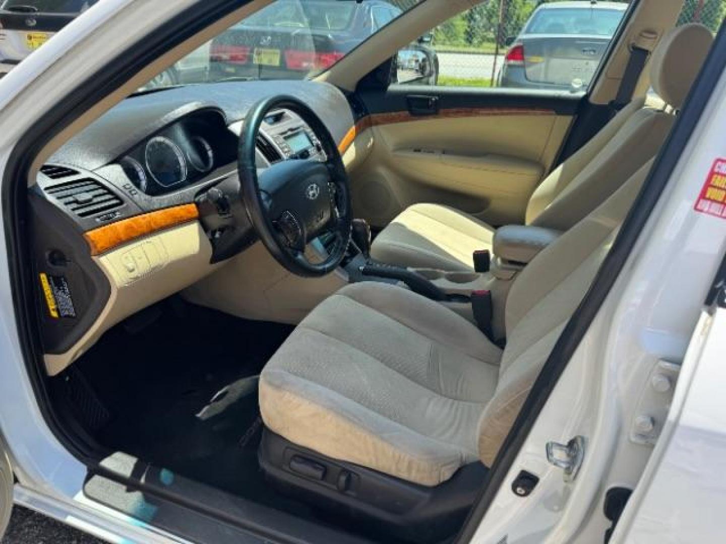 2009 White Hyundai Sonata GLS V6 (5NPET46F69H) with an 3.3L V6 DOHC 24V engine, 5-Speed Automatic transmission, located at 1806 Veterans Memorial Hwy SW, Austell, GA, 30168, (770) 944-9558, 33.817959, -84.606987 - Photo#6