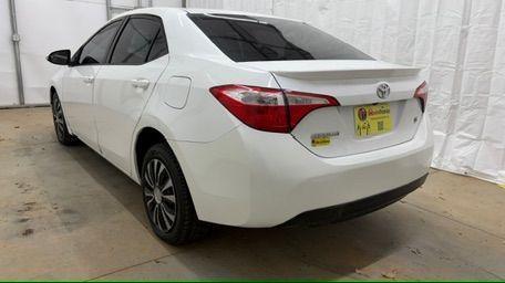 2015 White Toyota Corolla S Plus CVT (2T1BURHE5FC) with an 1.8L L4 DOHC 16V engine, Continuously Variabl transmission, located at 1806 Veterans Memorial Hwy SW, Austell, GA, 30168, (770) 944-9558, 33.817959, -84.606987 - Photo#3