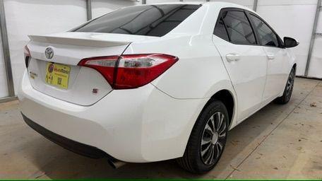 2015 White Toyota Corolla S Plus CVT (2T1BURHE5FC) with an 1.8L L4 DOHC 16V engine, Continuously Variabl transmission, located at 1806 Veterans Memorial Hwy SW, Austell, GA, 30168, (770) 944-9558, 33.817959, -84.606987 - Photo#5