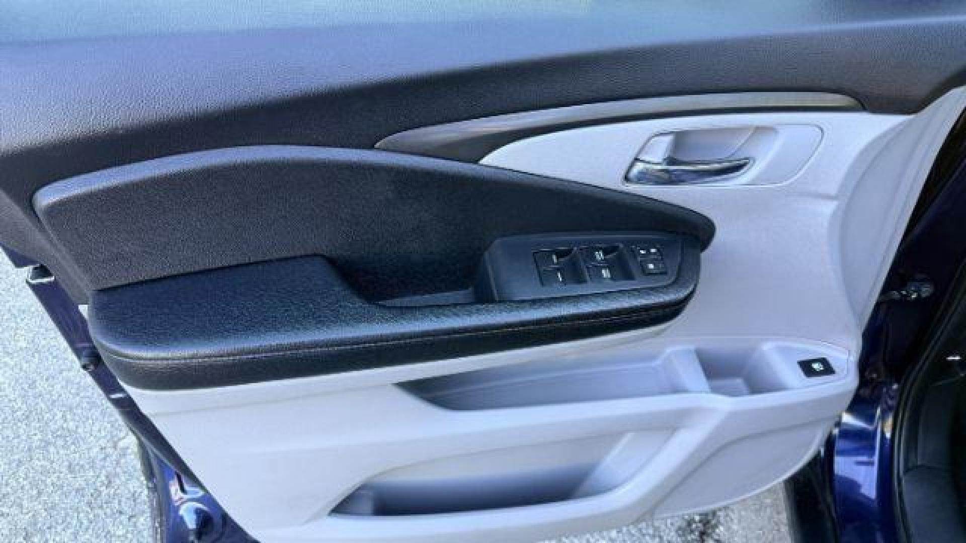 2016 Blue Honda Pilot EX 2WD (5FNYF5H35GB) with an 3.5L V6 SOHC 24V engine, 6-Speed Automatic transmission, located at 1806 Veterans Memorial Hwy SW, Austell, GA, 30168, (770) 944-9558, 33.817959, -84.606987 - Photo#9