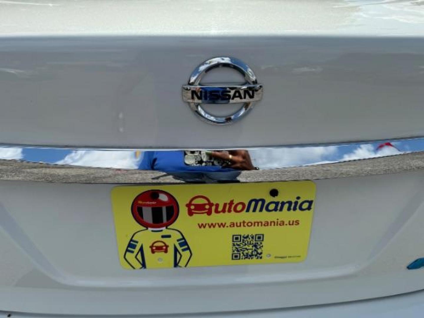 2013 White Nissan Sentra SV (3N1AB7AP5DL) with an 1.8L L4 SFI DOHC 16V engine, Continuously Variable Transmission transmission, located at 1806 Veterans Memorial Hwy SW, Austell, GA, 30168, (770) 944-9558, 33.817959, -84.606987 - Photo#14