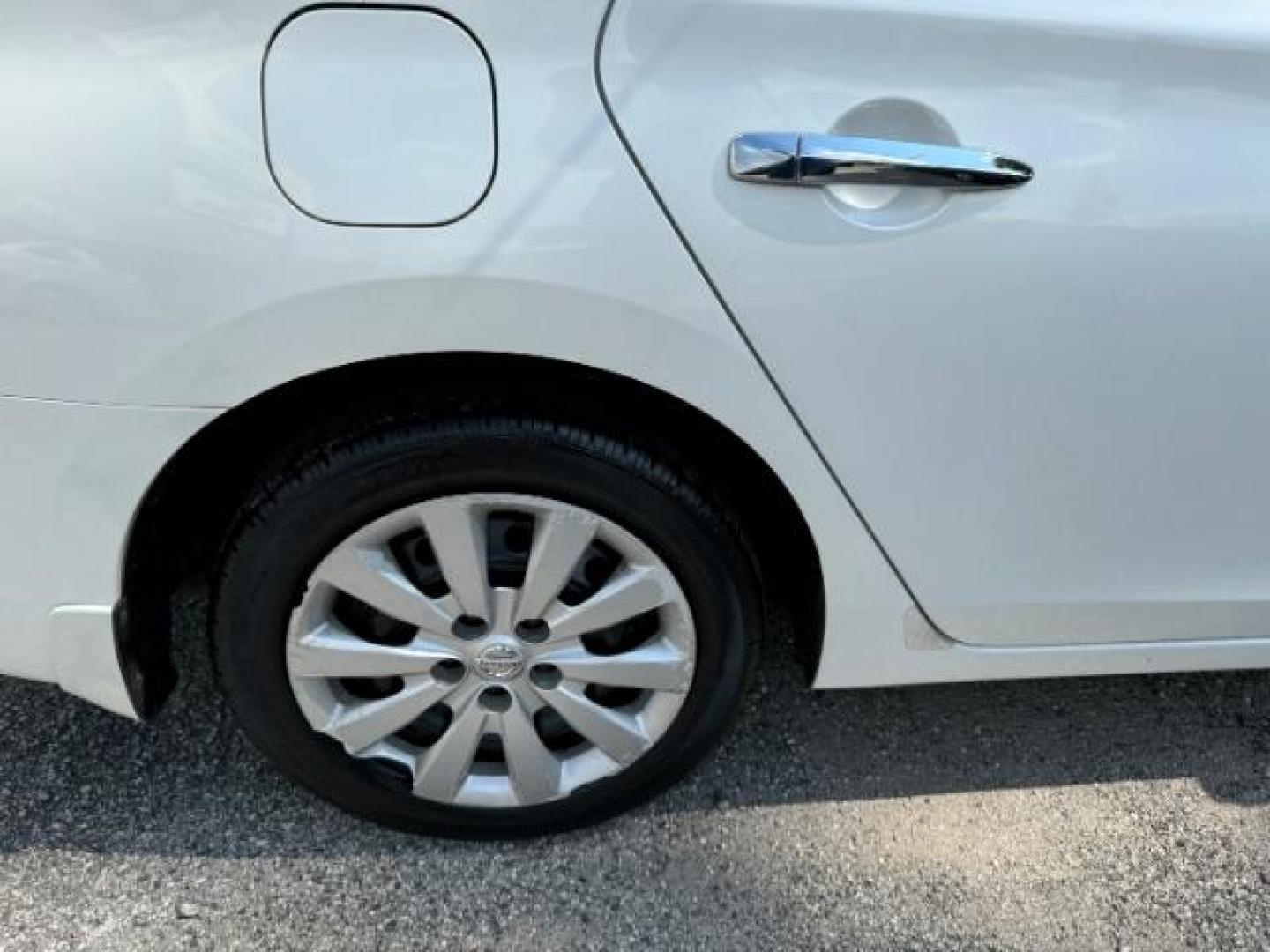 2013 White Nissan Sentra SV (3N1AB7AP5DL) with an 1.8L L4 SFI DOHC 16V engine, Continuously Variable Transmission transmission, located at 1806 Veterans Memorial Hwy SW, Austell, GA, 30168, (770) 944-9558, 33.817959, -84.606987 - Photo#19