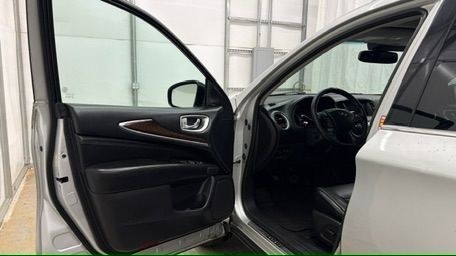 2013 Silver Infiniti JX AWD (5N1AL0MM3DC) with an 3.5L V6 DOHC 24V engine, Continuously Variabl transmission, located at 1806 Veterans Memorial Hwy SW, Austell, GA, 30168, (770) 944-9558, 33.817959, -84.606987- Photo#10