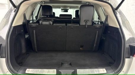 2013 Silver Infiniti JX AWD (5N1AL0MM3DC) with an 3.5L V6 DOHC 24V engine, Continuously Variabl transmission, located at 1806 Veterans Memorial Hwy SW, Austell, GA, 30168, (770) 944-9558, 33.817959, -84.606987- Photo#16