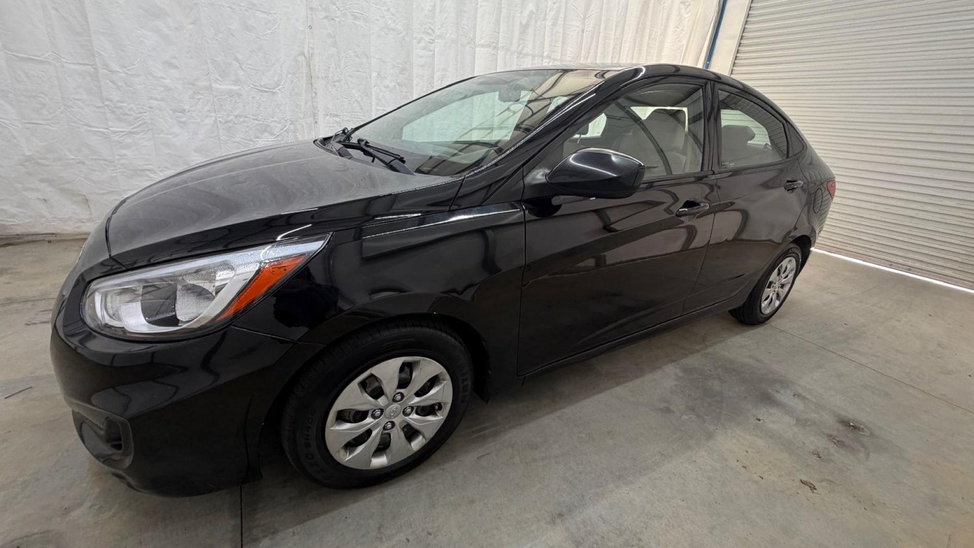 2017 Black Hyundai Accent SE 4-Door 6A (KMHCT4AE7HU) with an 1.6L L4 DOHC 16V engine, 6-Speed Automatic transmission, located at 1806 Veterans Memorial Hwy SW, Austell, GA, 30168, (770) 944-9558, 33.817959, -84.606987- Photo#1
