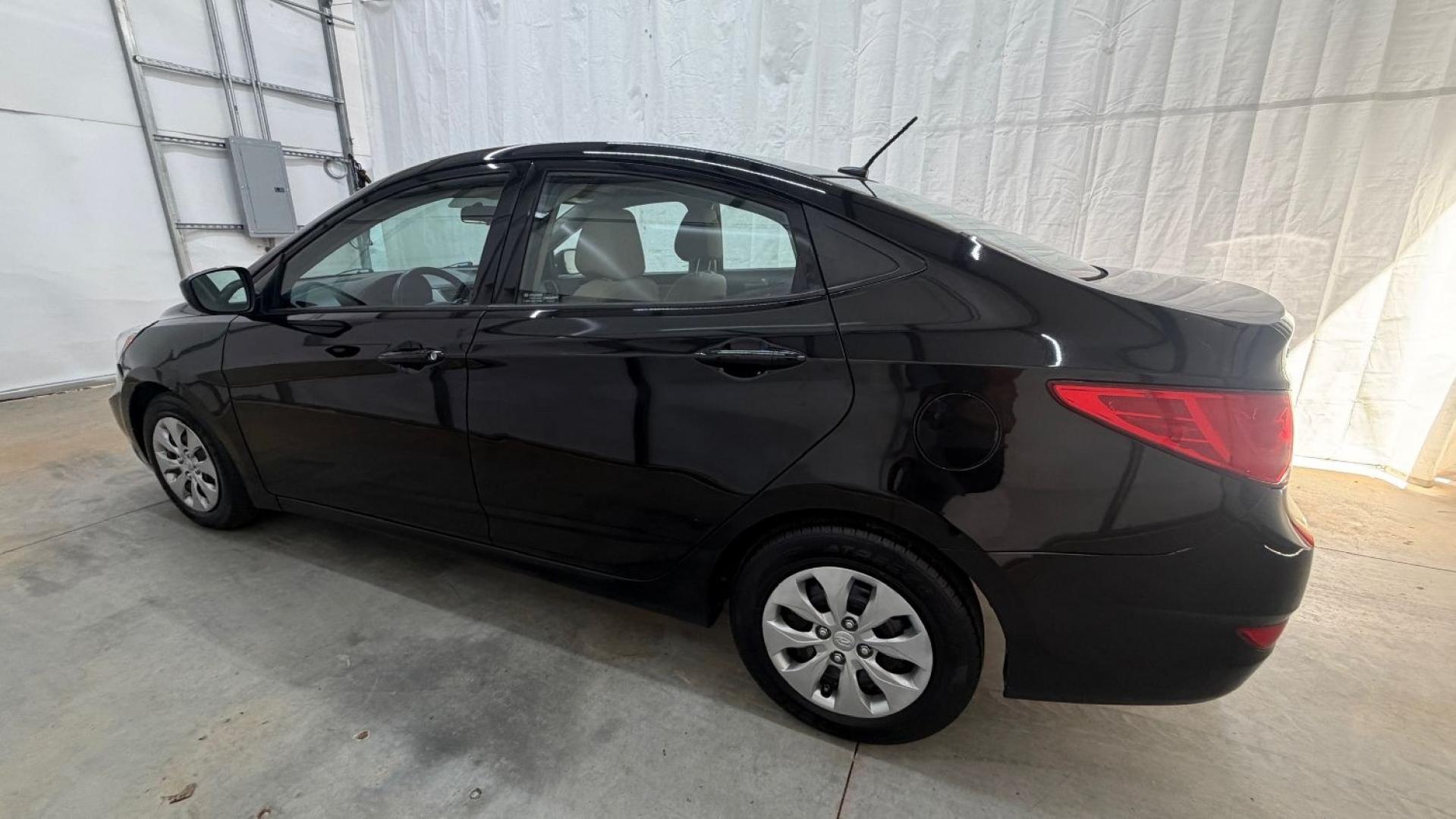 2017 Black Hyundai Accent SE 4-Door 6A (KMHCT4AE7HU) with an 1.6L L4 DOHC 16V engine, 6-Speed Automatic transmission, located at 1806 Veterans Memorial Hwy SW, Austell, GA, 30168, (770) 944-9558, 33.817959, -84.606987- Photo#2