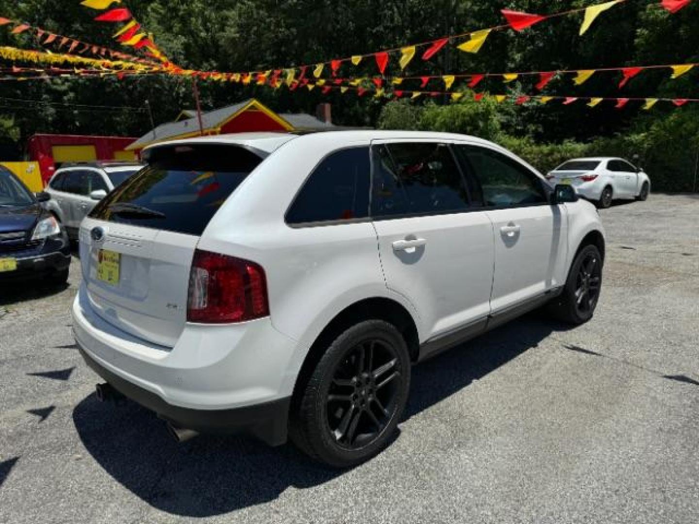2013 White Ford Edge SEL FWD (2FMDK3JC7DB) with an 3.5L V6 DOHC 24V engine, 6-Speed Automatic transmission, located at 1806 Veterans Memorial Hwy SW, Austell, GA, 30168, (770) 944-9558, 33.817959, -84.606987 - Photo#3