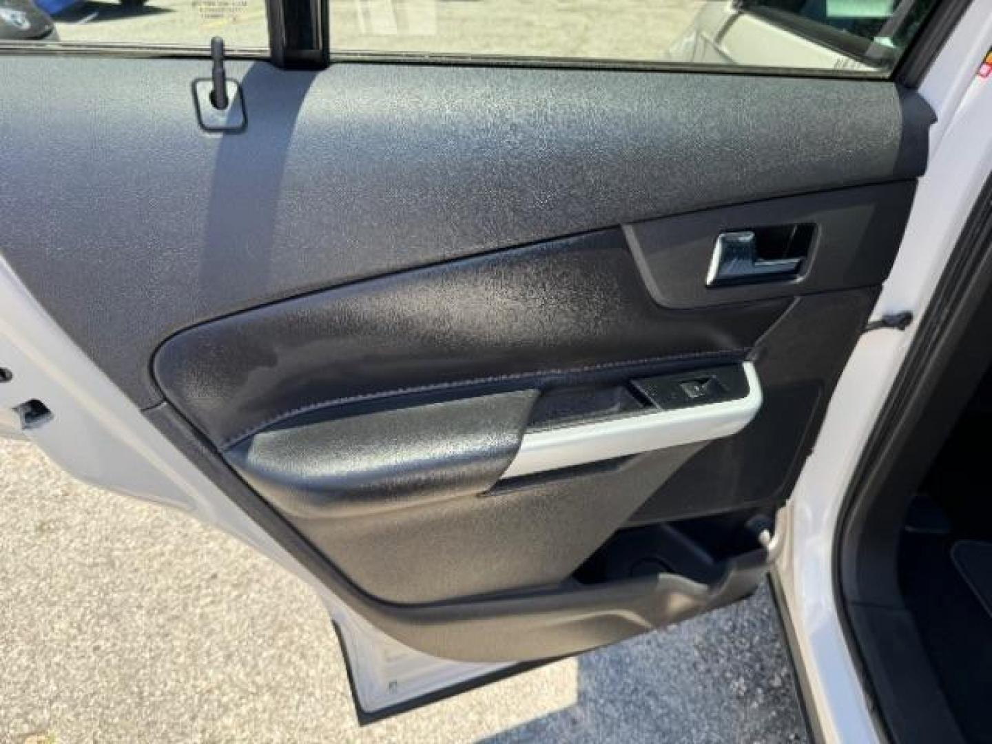 2013 White Ford Edge SEL FWD (2FMDK3JC7DB) with an 3.5L V6 DOHC 24V engine, 6-Speed Automatic transmission, located at 1806 Veterans Memorial Hwy SW, Austell, GA, 30168, (770) 944-9558, 33.817959, -84.606987 - Photo#8