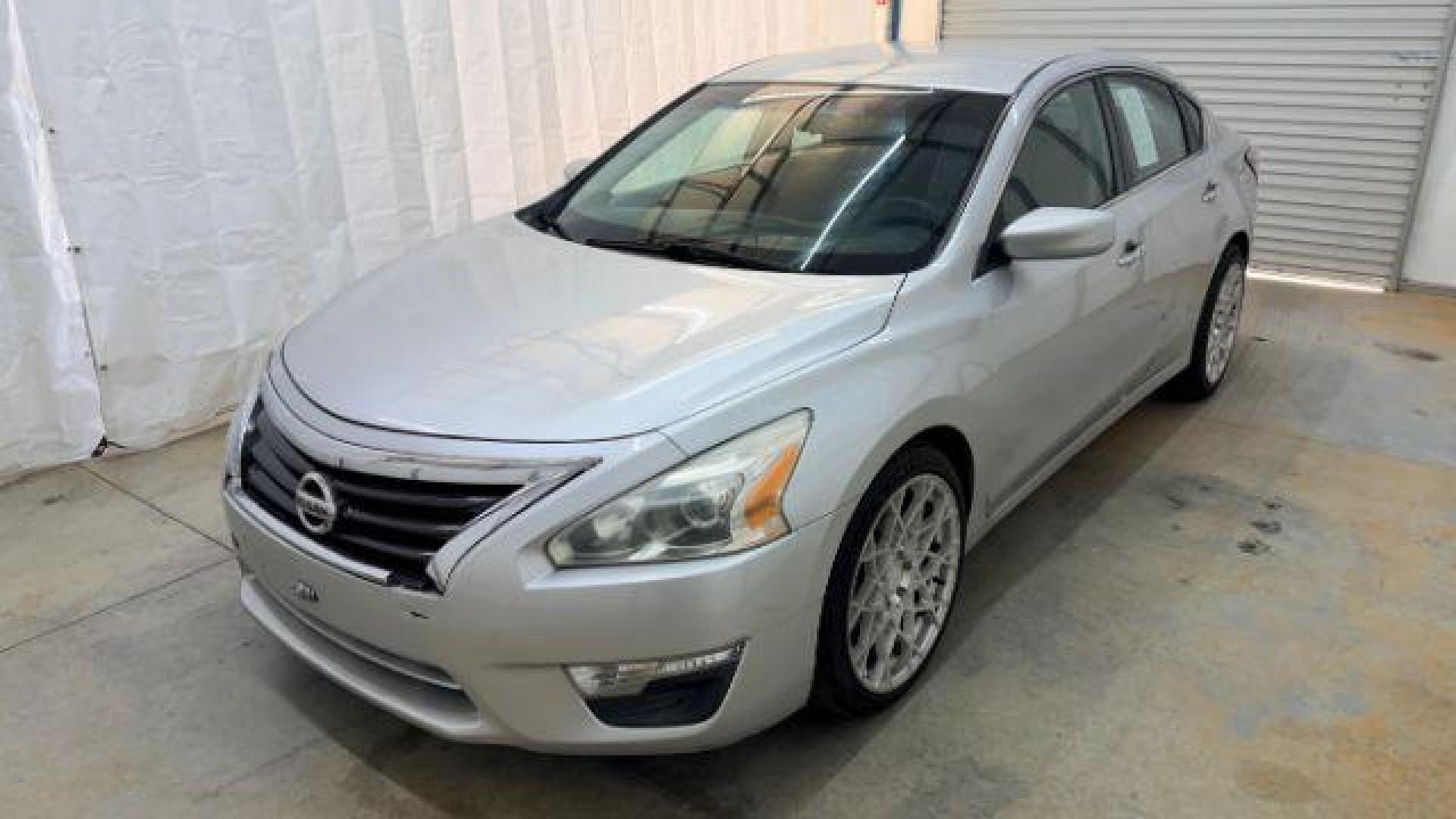 2014 Silver Nissan Altima 2.5 S (1N4AL3AP6EN) with an 2.5L L4 DOHC 16V engine, Continuously Variabl transmission, located at 1806 Veterans Memorial Hwy SW, Austell, GA, 30168, (770) 944-9558, 33.817959, -84.606987 - Photo#0