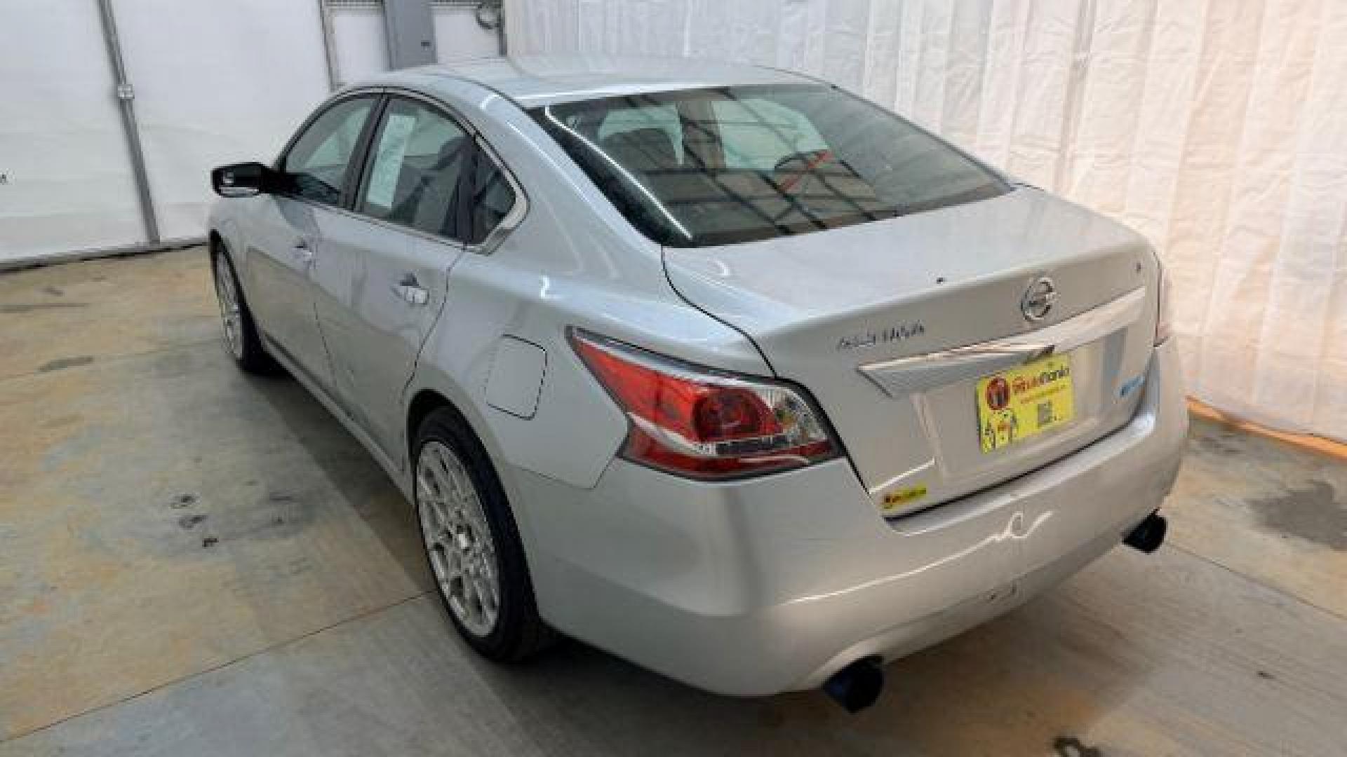 2014 Silver Nissan Altima 2.5 S (1N4AL3AP6EN) with an 2.5L L4 DOHC 16V engine, Continuously Variabl transmission, located at 1806 Veterans Memorial Hwy SW, Austell, GA, 30168, (770) 944-9558, 33.817959, -84.606987 - Photo#3