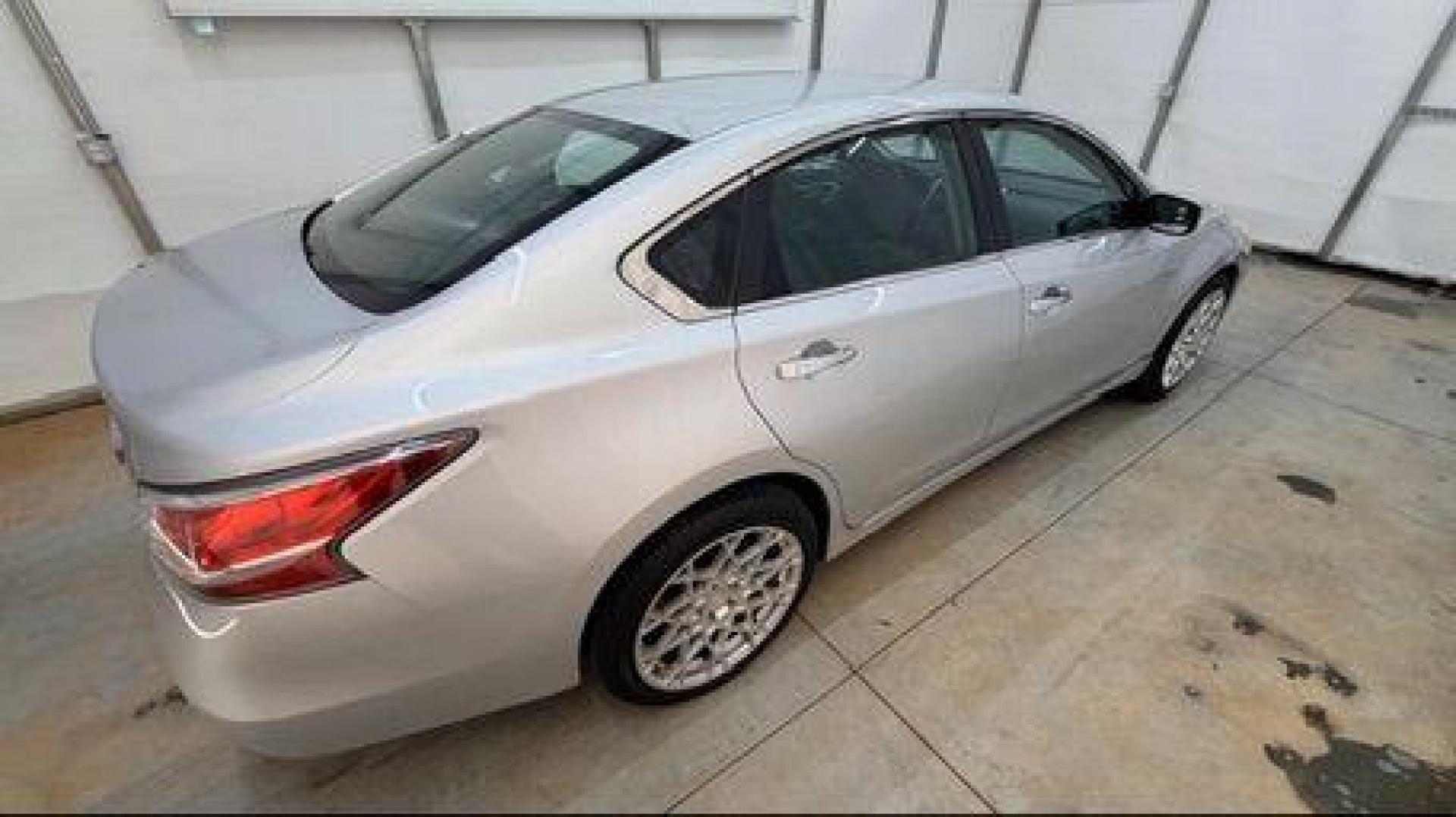 2014 Silver Nissan Altima 2.5 S (1N4AL3AP6EN) with an 2.5L L4 DOHC 16V engine, Continuously Variabl transmission, located at 1806 Veterans Memorial Hwy SW, Austell, GA, 30168, (770) 944-9558, 33.817959, -84.606987 - Photo#6
