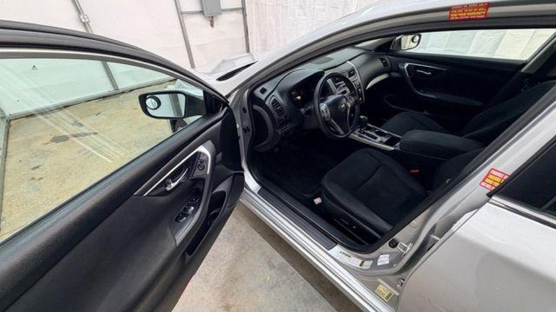 2014 Silver Nissan Altima 2.5 S (1N4AL3AP6EN) with an 2.5L L4 DOHC 16V engine, Continuously Variabl transmission, located at 1806 Veterans Memorial Hwy SW, Austell, GA, 30168, (770) 944-9558, 33.817959, -84.606987 - Photo#11