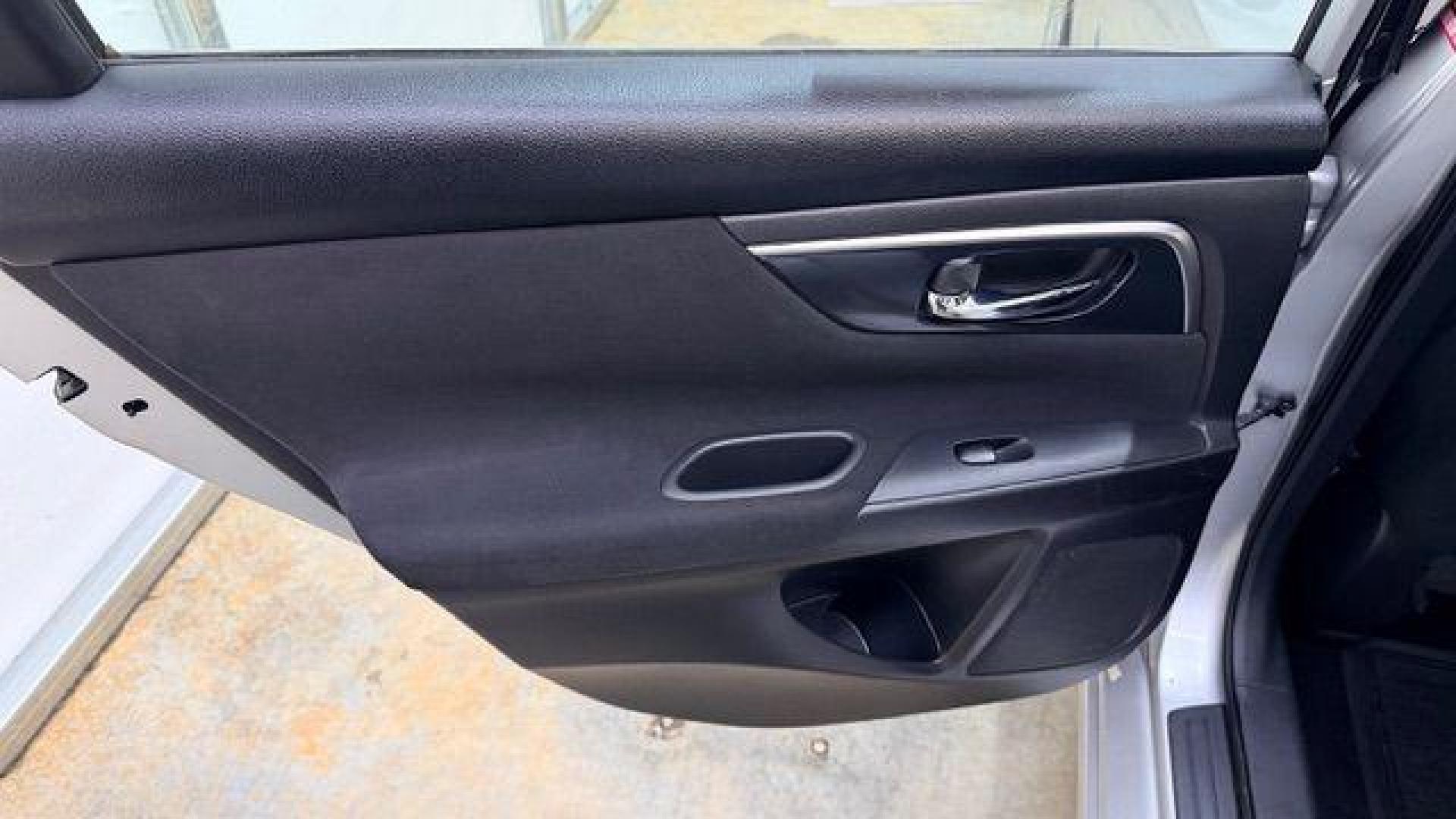 2014 Silver Nissan Altima 2.5 S (1N4AL3AP6EN) with an 2.5L L4 DOHC 16V engine, Continuously Variabl transmission, located at 1806 Veterans Memorial Hwy SW, Austell, GA, 30168, (770) 944-9558, 33.817959, -84.606987 - Photo#13