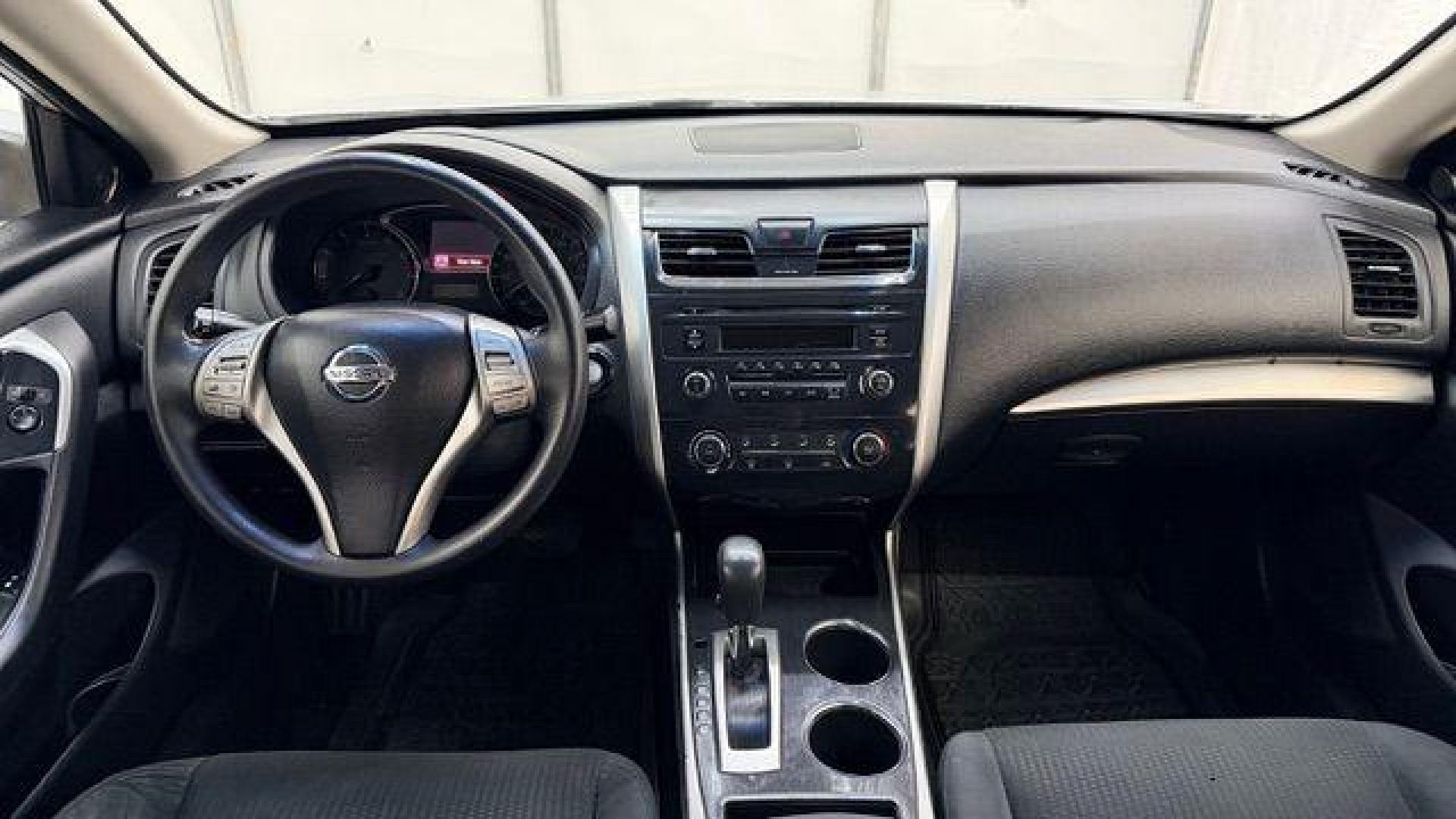 2014 Silver Nissan Altima 2.5 S (1N4AL3AP6EN) with an 2.5L L4 DOHC 16V engine, Continuously Variabl transmission, located at 1806 Veterans Memorial Hwy SW, Austell, GA, 30168, (770) 944-9558, 33.817959, -84.606987 - Photo#15