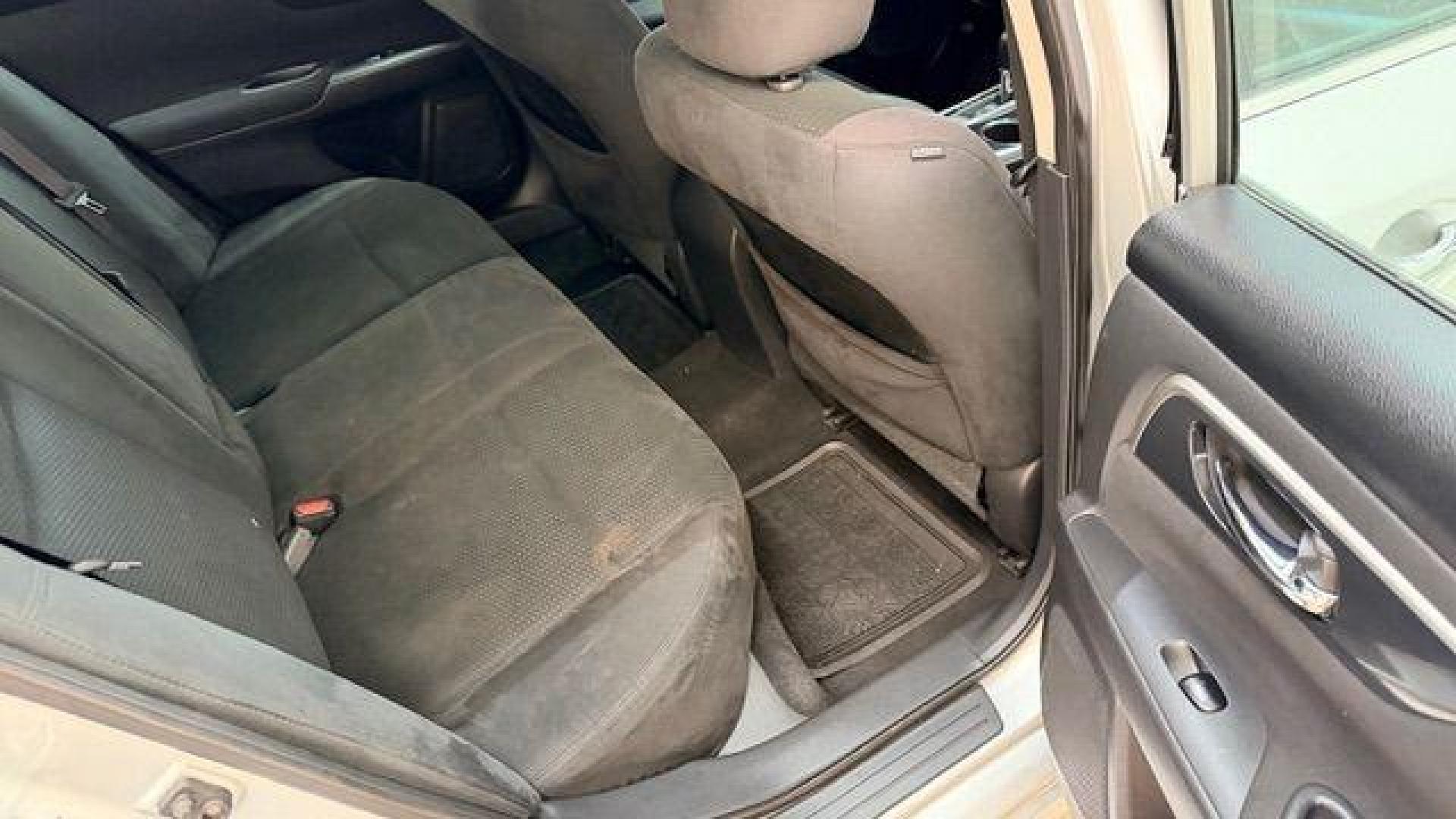 2014 Silver Nissan Altima 2.5 S (1N4AL3AP6EN) with an 2.5L L4 DOHC 16V engine, Continuously Variabl transmission, located at 1806 Veterans Memorial Hwy SW, Austell, GA, 30168, (770) 944-9558, 33.817959, -84.606987 - Photo#17