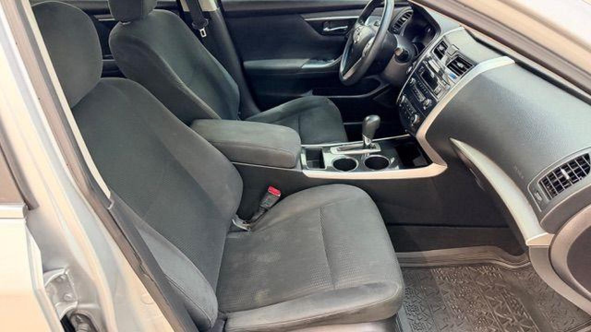 2014 Silver Nissan Altima 2.5 S (1N4AL3AP6EN) with an 2.5L L4 DOHC 16V engine, Continuously Variabl transmission, located at 1806 Veterans Memorial Hwy SW, Austell, GA, 30168, (770) 944-9558, 33.817959, -84.606987 - Photo#20