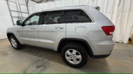 2012 Silver Jeep Grand Cherokee Laredo 2WD (1C4RJEAG6CC) with an 3.6L V6 DOHC 24V engine, 5-Speed Automatic transmission, located at 1806 Veterans Memorial Hwy SW, Austell, GA, 30168, (770) 944-9558, 33.817959, -84.606987 - Photo#2