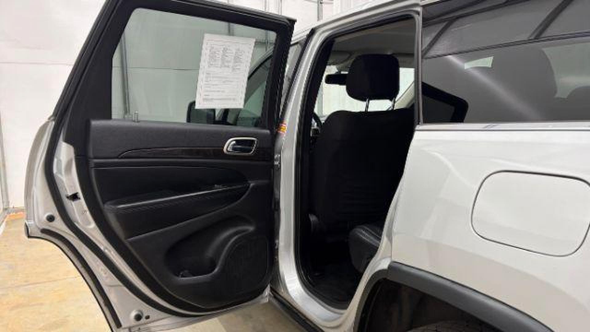 2012 Silver Jeep Grand Cherokee Laredo 2WD (1C4RJEAG6CC) with an 3.6L V6 DOHC 24V engine, 5-Speed Automatic transmission, located at 1806 Veterans Memorial Hwy SW, Austell, GA, 30168, (770) 944-9558, 33.817959, -84.606987 - Photo#12