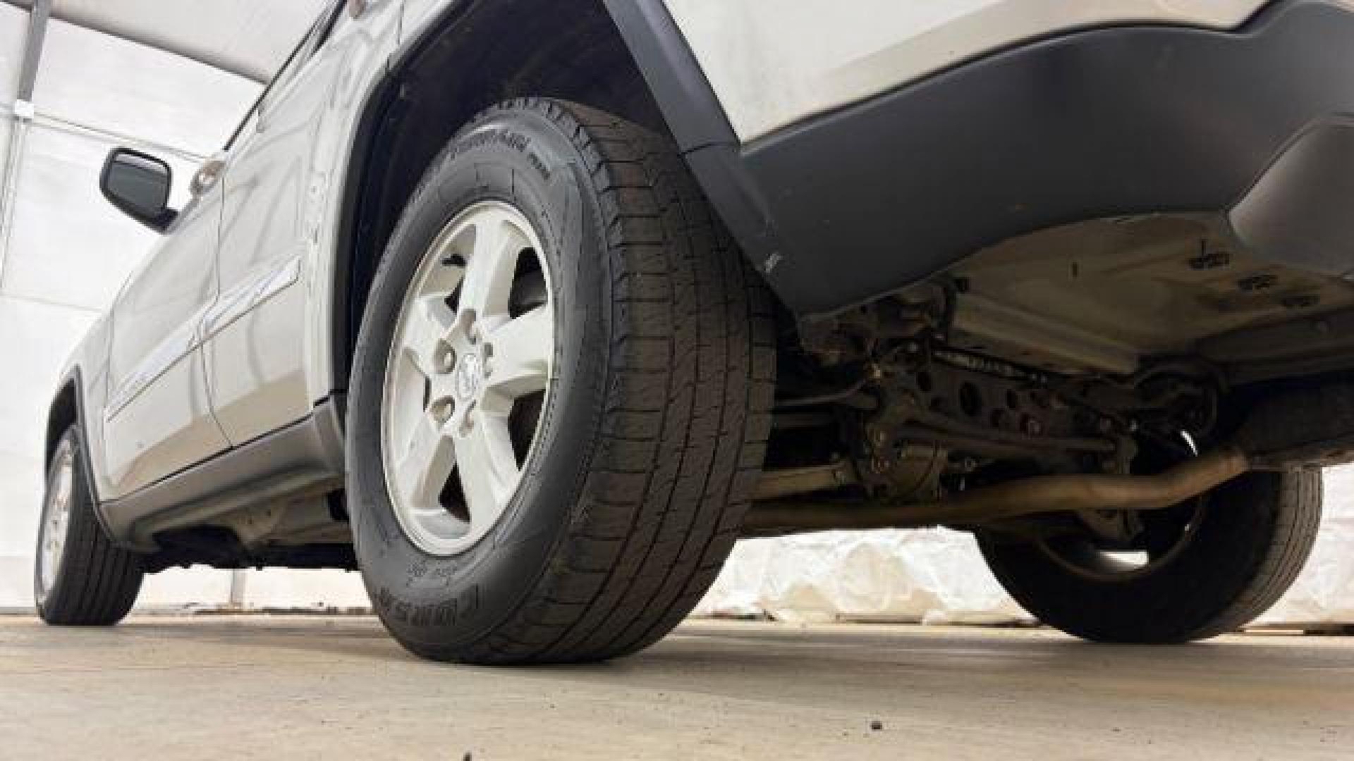 2012 Silver Jeep Grand Cherokee Laredo 2WD (1C4RJEAG6CC) with an 3.6L V6 DOHC 24V engine, 5-Speed Automatic transmission, located at 1806 Veterans Memorial Hwy SW, Austell, GA, 30168, (770) 944-9558, 33.817959, -84.606987 - Photo#20