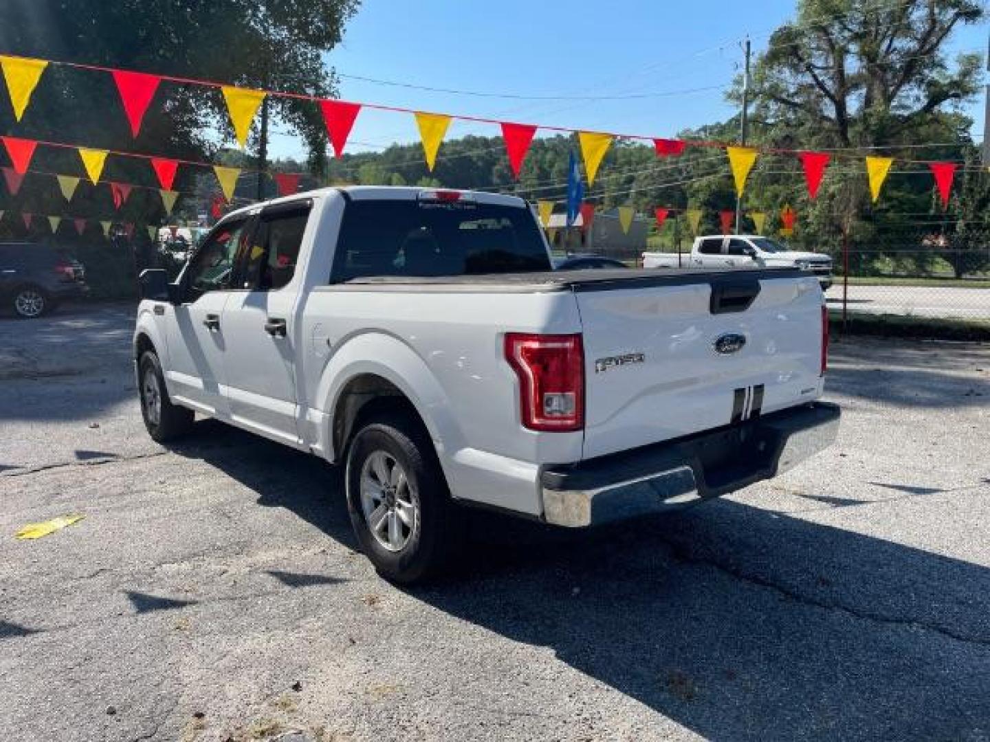 2015 White Ford F-150 XLT SuperCrew 5.5-ft. Bed 2WD (1FTEW1CF3FF) with an 5.0L V8 engine, 6-Speed Automatic transmission, located at 1806 Veterans Memorial Hwy SW, Austell, GA, 30168, (770) 944-9558, 33.817959, -84.606987 - Photo#6