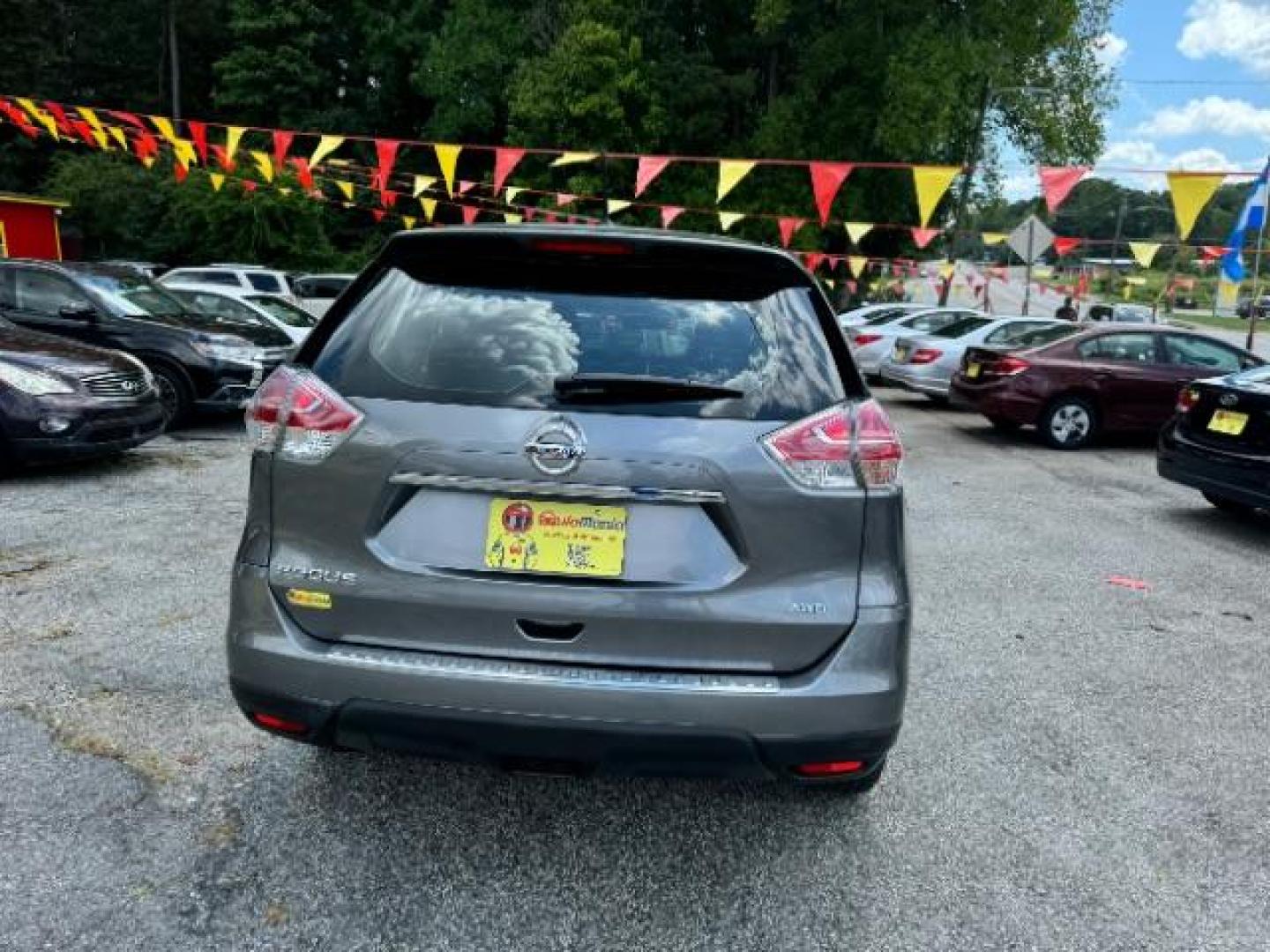 2016 Gray Nissan Rogue S AWD (KNMAT2MV0GP) with an 2.5L L4 DOHC 16V engine, Continuously Variabl transmission, located at 1806 Veterans Memorial Hwy SW, Austell, GA, 30168, (770) 944-9558, 33.817959, -84.606987 - Photo#4
