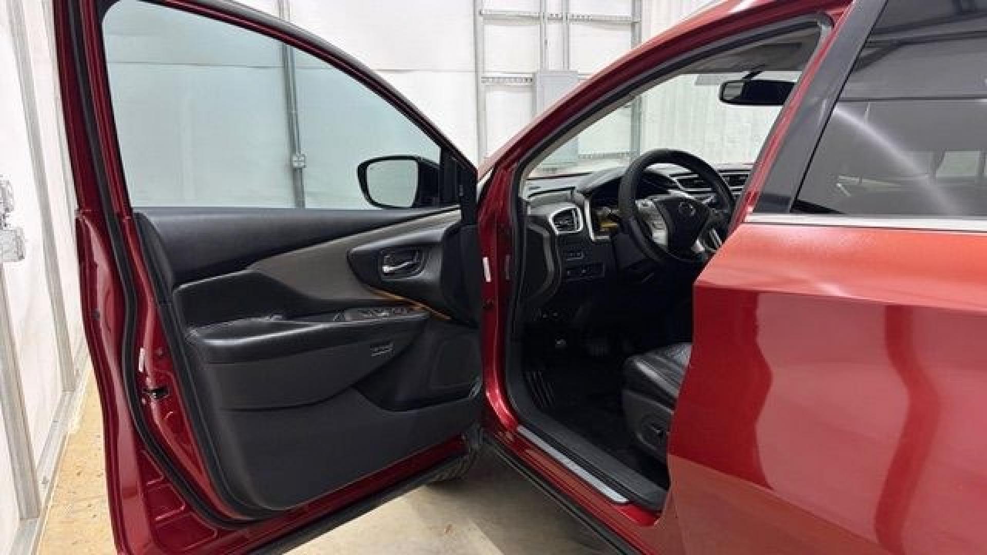 2015 Red Nissan Murano S (5N1AZ2MG7FN) with an 3.5L V6 DOHC 24V engine, Continuously Variable Transmission transmission, located at 1806 Veterans Memorial Hwy SW, Austell, GA, 30168, (770) 944-9558, 33.817959, -84.606987 - Photo#10