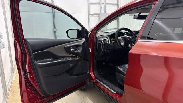 2015 Red Nissan Murano S (5N1AZ2MG7FN) with an 3.5L V6 DOHC 24V engine, Continuously Variable Transmission transmission, located at 1806 Veterans Memorial Hwy SW, Austell, GA, 30168, (770) 944-9558, 33.817959, -84.606987 - Photo#10