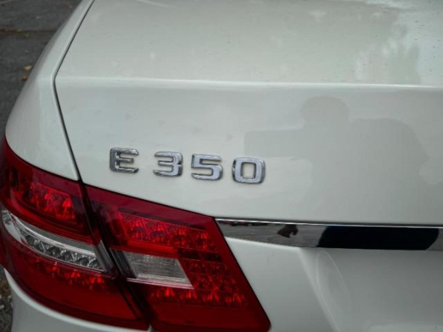 2011 White Mercedes-Benz E-Class E350 Sedan 4MATIC (WDDHF8HB0BA) with an 3.5L V6 DOHC 24V engine, 7-Speed Automatic transmission, located at 1806 Veterans Memorial Hwy SW, Austell, GA, 30168, (770) 944-9558, 33.817959, -84.606987 - Photo#17