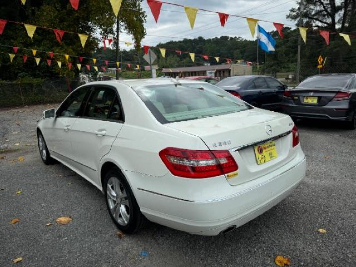 2011 White Mercedes-Benz E-Class E350 Sedan 4MATIC (WDDHF8HB0BA) with an 3.5L V6 DOHC 24V engine, 7-Speed Automatic transmission, located at 1806 Veterans Memorial Hwy SW, Austell, GA, 30168, (770) 944-9558, 33.817959, -84.606987 - Photo#4