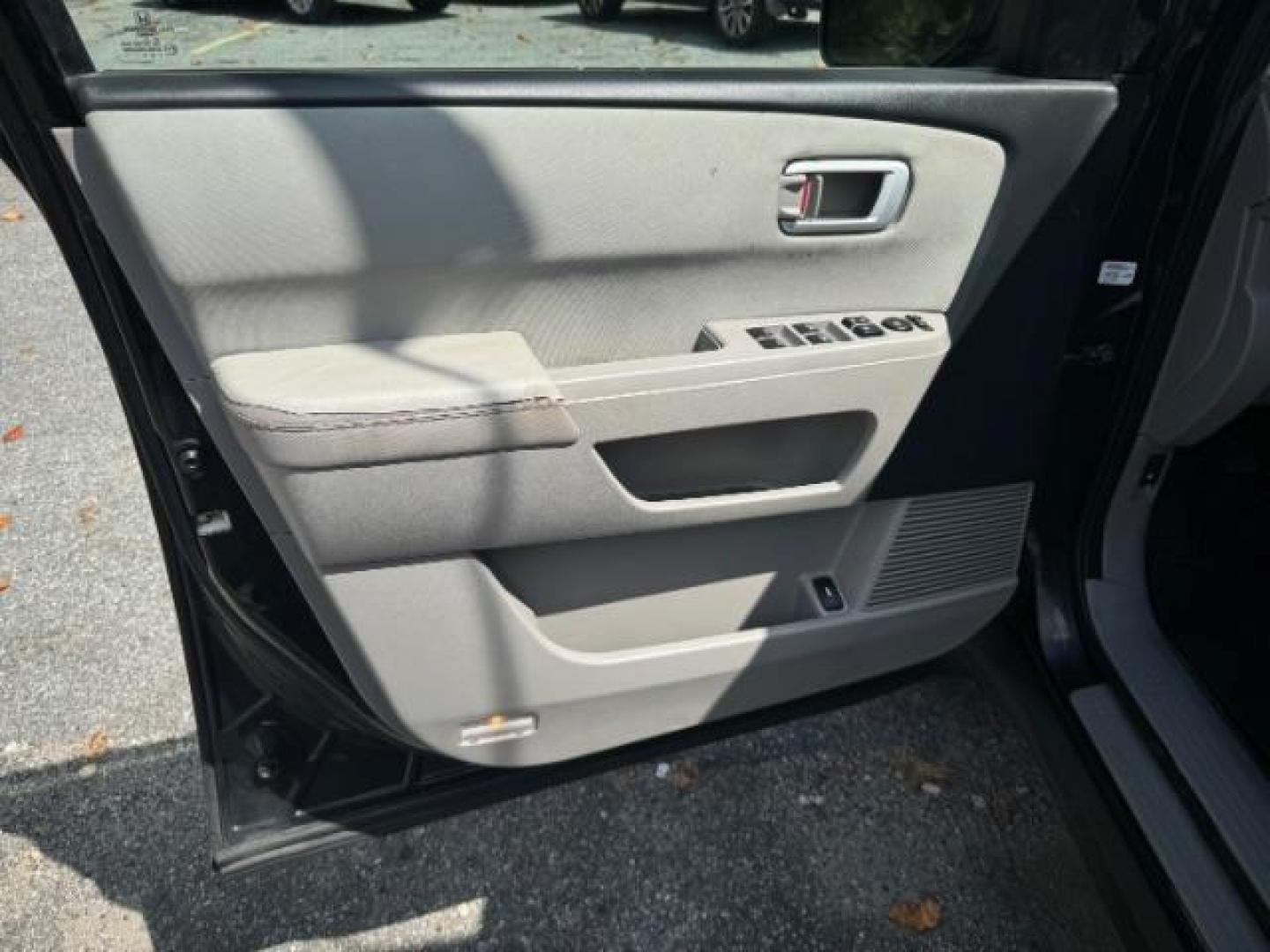 2015 Black Honda Pilot SE 4WD (5FNYF4H32FB) with an 3.5L V6 SOHC 24V engine, 5-Speed Automatic transmission, located at 1806 Veterans Memorial Hwy SW, Austell, GA, 30168, (770) 944-9558, 33.817959, -84.606987 - Photo#6
