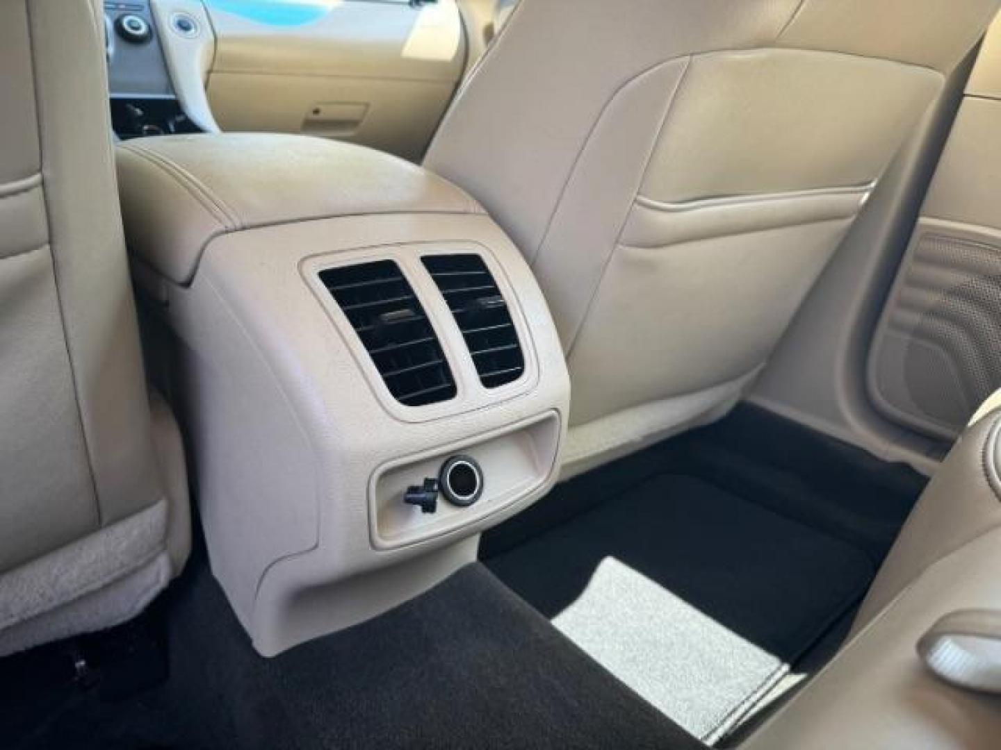 2013 Gray Ford Taurus SEL FWD (1FAHP2E8XDG) with an 3.5L V6 DOHC 24V engine, 6-Speed Automatic transmission, located at 1806 Veterans Memorial Hwy SW, Austell, GA, 30168, (770) 944-9558, 33.817959, -84.606987 - Photo#13