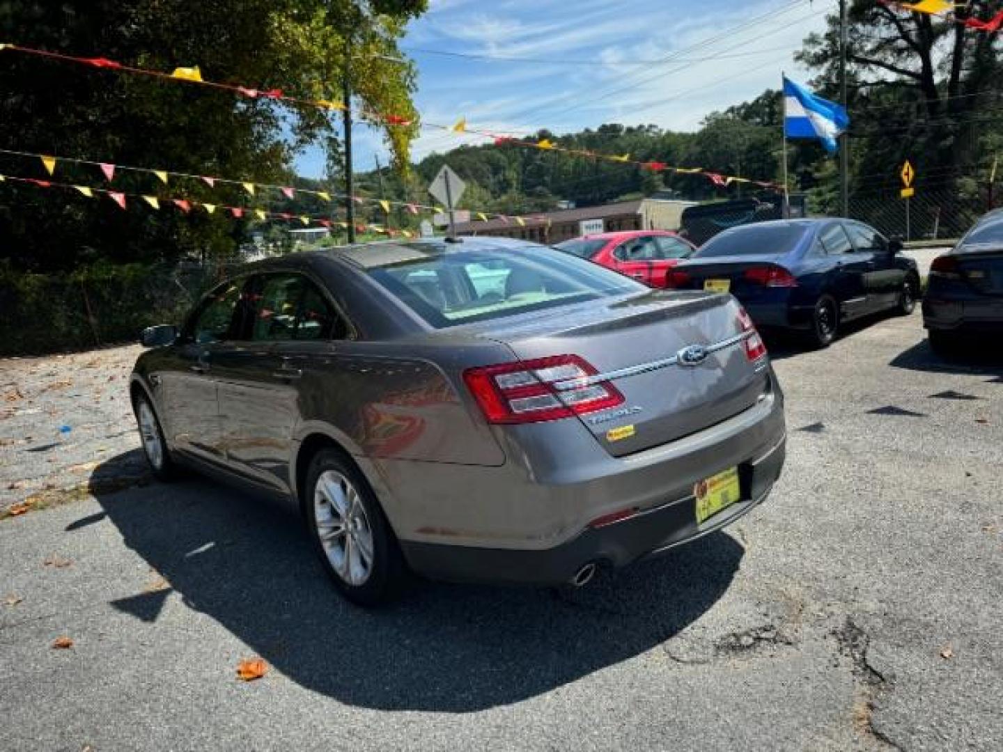 2013 Gray Ford Taurus SEL FWD (1FAHP2E8XDG) with an 3.5L V6 DOHC 24V engine, 6-Speed Automatic transmission, located at 1806 Veterans Memorial Hwy SW, Austell, GA, 30168, (770) 944-9558, 33.817959, -84.606987 - Photo#4
