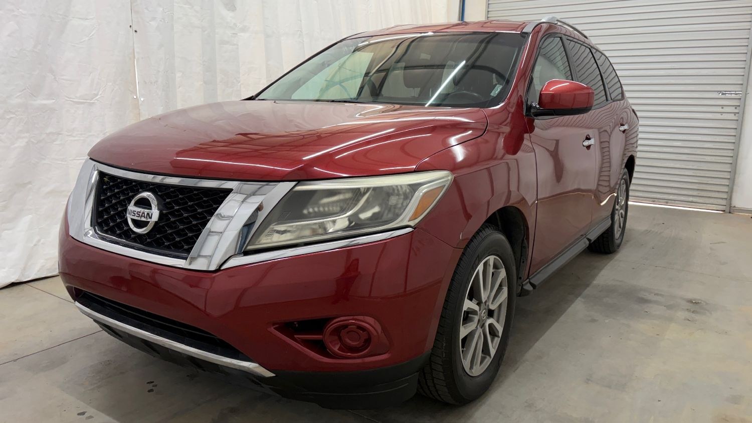photo of 2014 Nissan Pathfinder SV 2WD