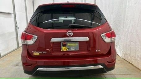 2014 Red Nissan Pathfinder SV 2WD (5N1AR2MN0EC) with an 3.5L V6 DOHC 24V engine, Continuously Variable Transmission transmission, located at 1806 Veterans Memorial Hwy SW, Austell, GA, 30168, (770) 944-9558, 33.817959, -84.606987 - This 2014 Nissan Pathfinder has passed a 100+ point inspection performed in our own service center. It's awesome looking with no issues, no odors, and a very clean interior. It features leather seats and a rear entertainment system (TV), and the tires are in great condition. Please note: this vehicl- Photo#4