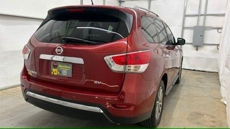 2014 Red Nissan Pathfinder SV 2WD (5N1AR2MN0EC) with an 3.5L V6 DOHC 24V engine, Continuously Variable Transmission transmission, located at 1806 Veterans Memorial Hwy SW, Austell, GA, 30168, (770) 944-9558, 33.817959, -84.606987 - This 2014 Nissan Pathfinder has passed a 100+ point inspection performed in our own service center. It's awesome looking with no issues, no odors, and a very clean interior. It features leather seats and a rear entertainment system (TV), and the tires are in great condition. Please note: this vehicl- Photo#5