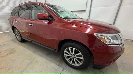 2014 Red Nissan Pathfinder SV 2WD (5N1AR2MN0EC) with an 3.5L V6 DOHC 24V engine, Continuously Variable Transmission transmission, located at 1806 Veterans Memorial Hwy SW, Austell, GA, 30168, (770) 944-9558, 33.817959, -84.606987 - This 2014 Nissan Pathfinder has passed a 100+ point inspection performed in our own service center. It's awesome looking with no issues, no odors, and a very clean interior. It features leather seats and a rear entertainment system (TV), and the tires are in great condition. Please note: this vehicl- Photo#7