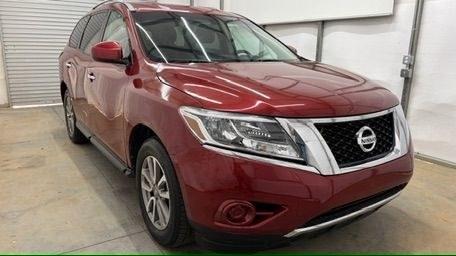 2014 Red Nissan Pathfinder SV 2WD (5N1AR2MN0EC) with an 3.5L V6 DOHC 24V engine, Continuously Variable Transmission transmission, located at 1806 Veterans Memorial Hwy SW, Austell, GA, 30168, (770) 944-9558, 33.817959, -84.606987 - This 2014 Nissan Pathfinder has passed a 100+ point inspection performed in our own service center. It's awesome looking with no issues, no odors, and a very clean interior. It features leather seats and a rear entertainment system (TV), and the tires are in great condition. Please note: this vehicl- Photo#8