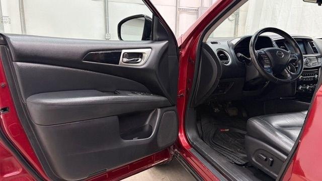 2014 Red Nissan Pathfinder SV 2WD (5N1AR2MN0EC) with an 3.5L V6 DOHC 24V engine, Continuously Variable Transmission transmission, located at 1806 Veterans Memorial Hwy SW, Austell, GA, 30168, (770) 944-9558, 33.817959, -84.606987 - This 2014 Nissan Pathfinder has passed a 100+ point inspection performed in our own service center. It's awesome looking with no issues, no odors, and a very clean interior. It features leather seats and a rear entertainment system (TV), and the tires are in great condition. Please note: this vehicl- Photo#10
