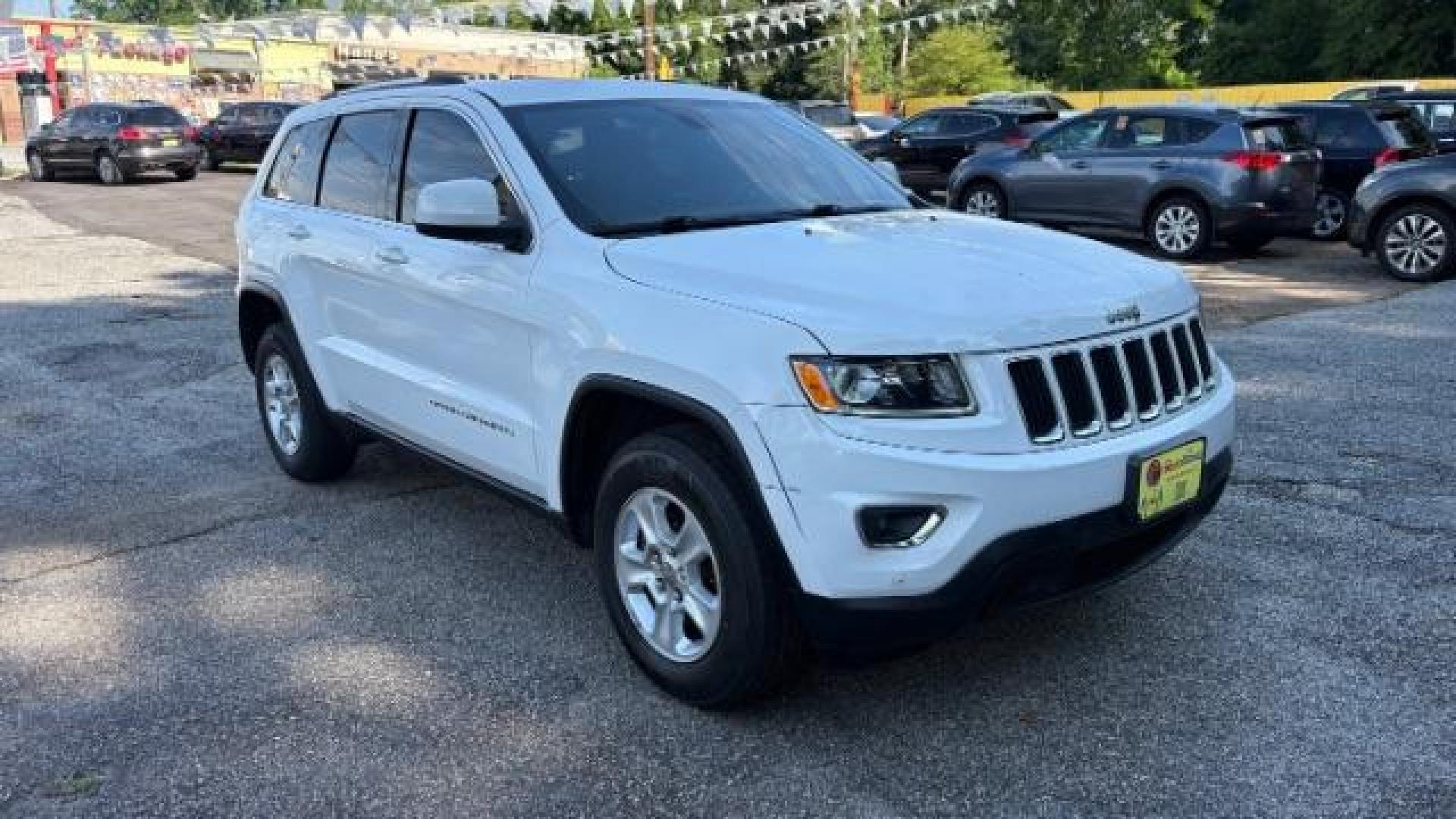 2016 White Jeep Grand Cherokee Laredo 4WD (1C4RJFAG7GC) with an 3.6L V6 DOHC 24V engine, 8-Speed Automatic transmission, located at 1806 Veterans Memorial Hwy SW, Austell, GA, 30168, (770) 944-9558, 33.817959, -84.606987 - Photo#2