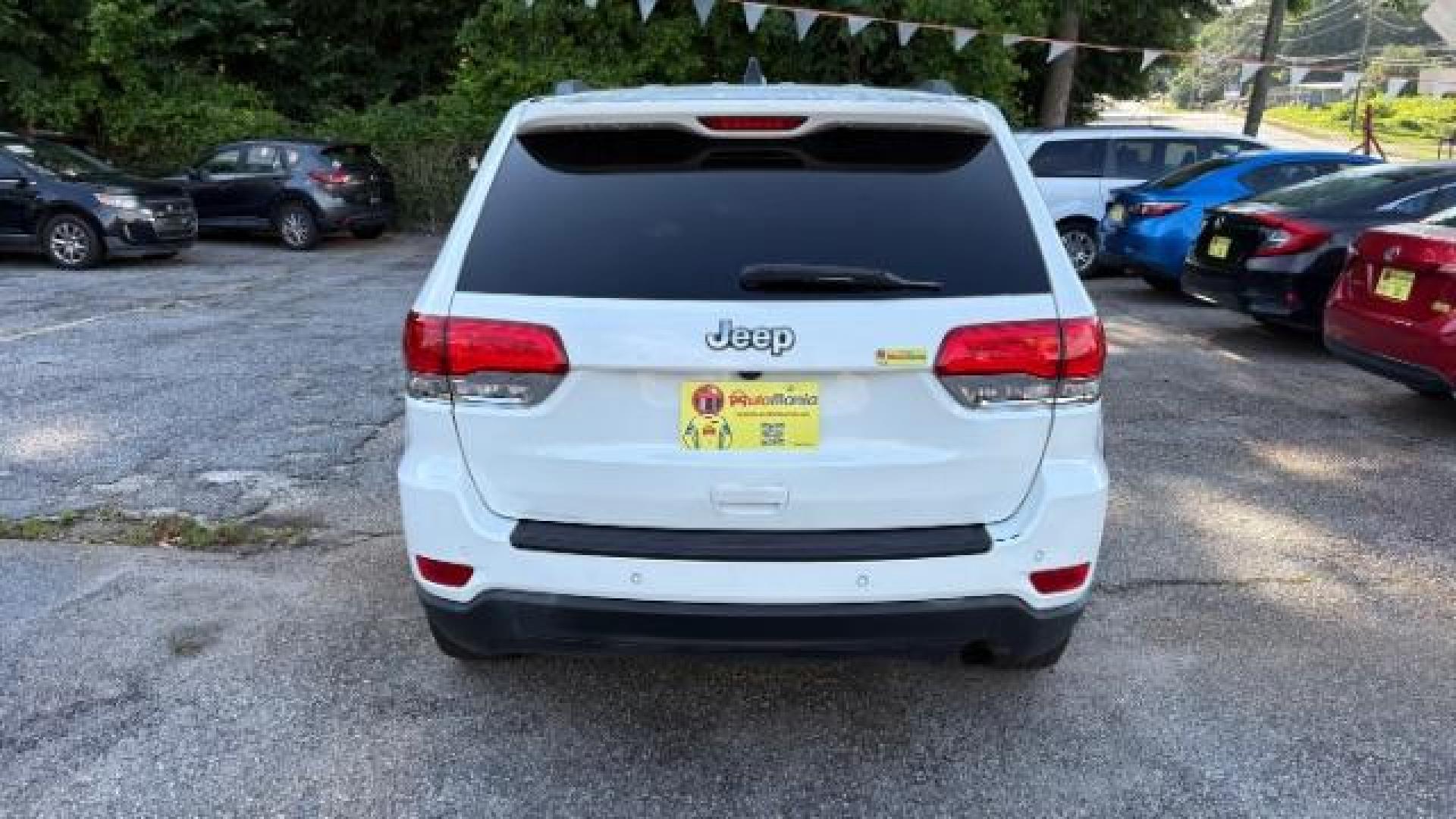 2016 White Jeep Grand Cherokee Laredo 4WD (1C4RJFAG7GC) with an 3.6L V6 DOHC 24V engine, 8-Speed Automatic transmission, located at 1806 Veterans Memorial Hwy SW, Austell, GA, 30168, (770) 944-9558, 33.817959, -84.606987 - Photo#4