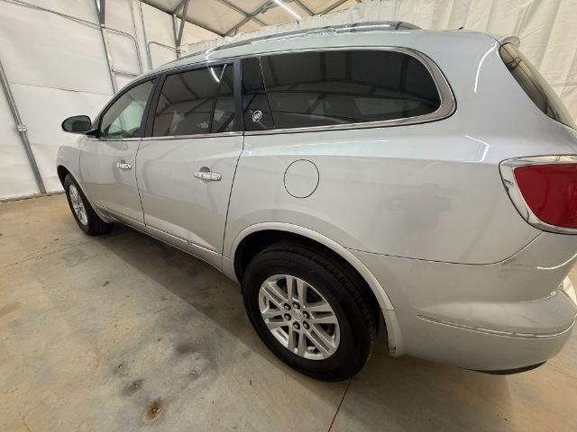2015 Silver Buick Enclave Convenience FWD (5GAKRAKD5FJ) with an 3.6L V6 DOHC 24V engine, 6-Speed Automatic Ov transmission, located at 1806 Veterans Memorial Hwy SW, Austell, GA, 30168, (770) 944-9558, 33.817959, -84.606987 - Photo#2
