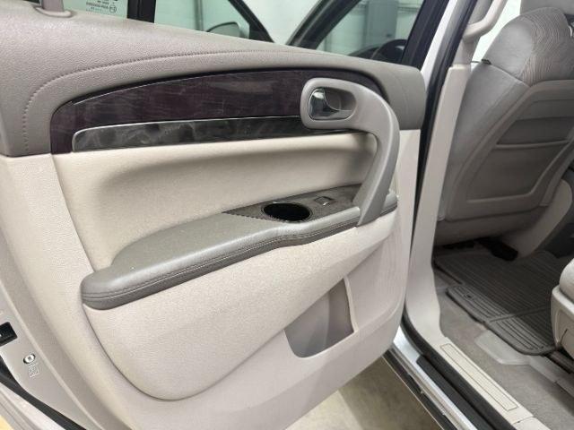 2015 Silver Buick Enclave Convenience FWD (5GAKRAKD5FJ) with an 3.6L V6 DOHC 24V engine, 6-Speed Automatic Ov transmission, located at 1806 Veterans Memorial Hwy SW, Austell, GA, 30168, (770) 944-9558, 33.817959, -84.606987 - Photo#12