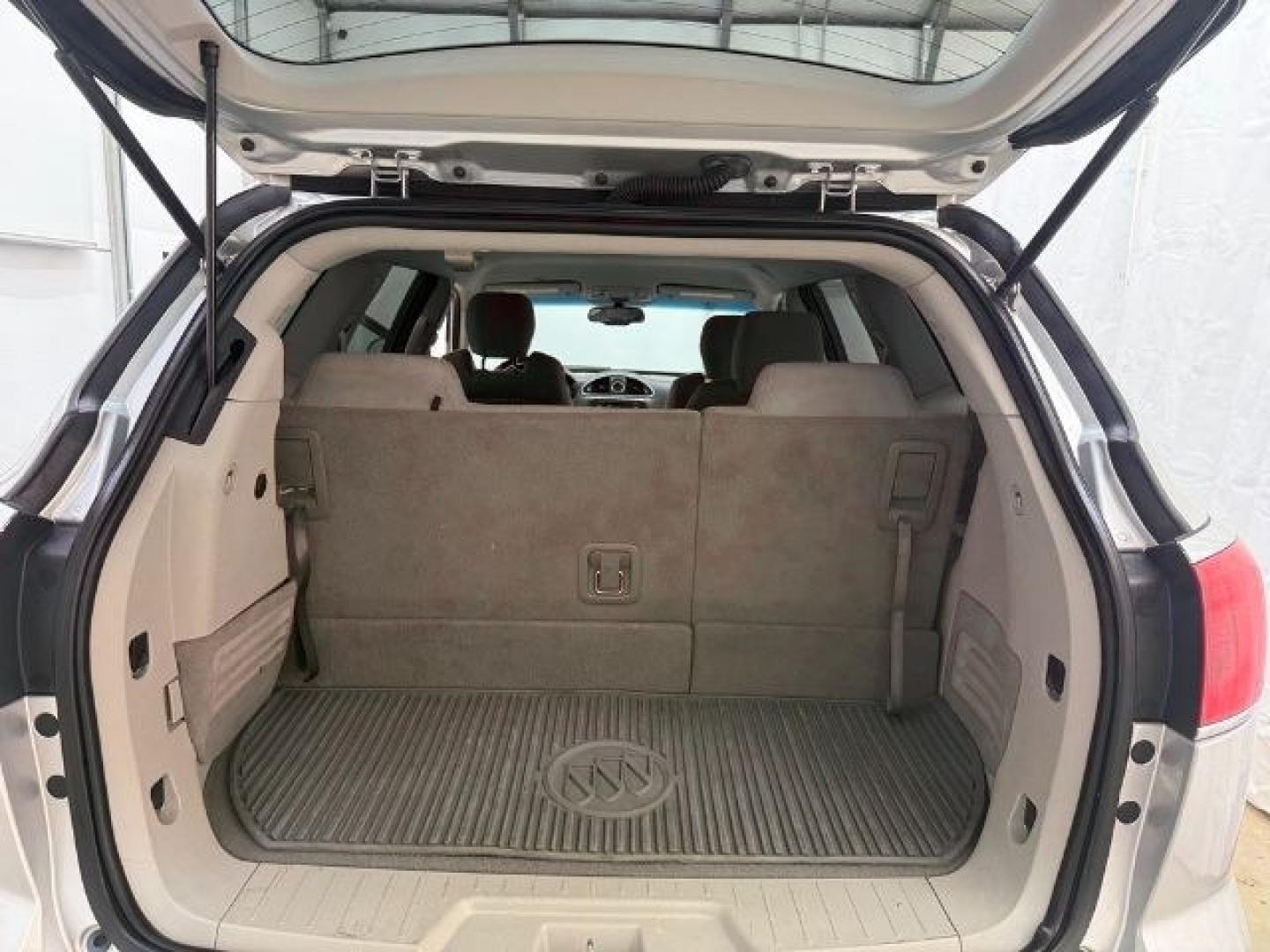 2015 Silver Buick Enclave Convenience FWD (5GAKRAKD5FJ) with an 3.6L V6 DOHC 24V engine, 6-Speed Automatic Ov transmission, located at 1806 Veterans Memorial Hwy SW, Austell, GA, 30168, (770) 944-9558, 33.817959, -84.606987 - Photo#16