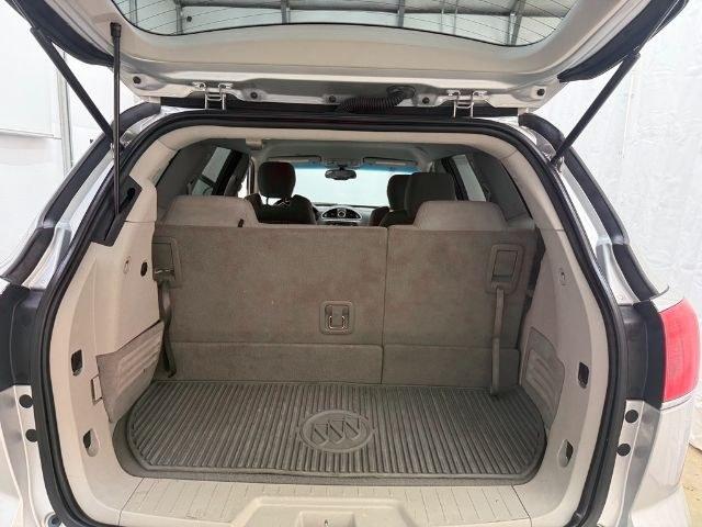 2015 Silver Buick Enclave Convenience FWD (5GAKRAKD5FJ) with an 3.6L V6 DOHC 24V engine, 6-Speed Automatic Ov transmission, located at 1806 Veterans Memorial Hwy SW, Austell, GA, 30168, (770) 944-9558, 33.817959, -84.606987 - Photo#16