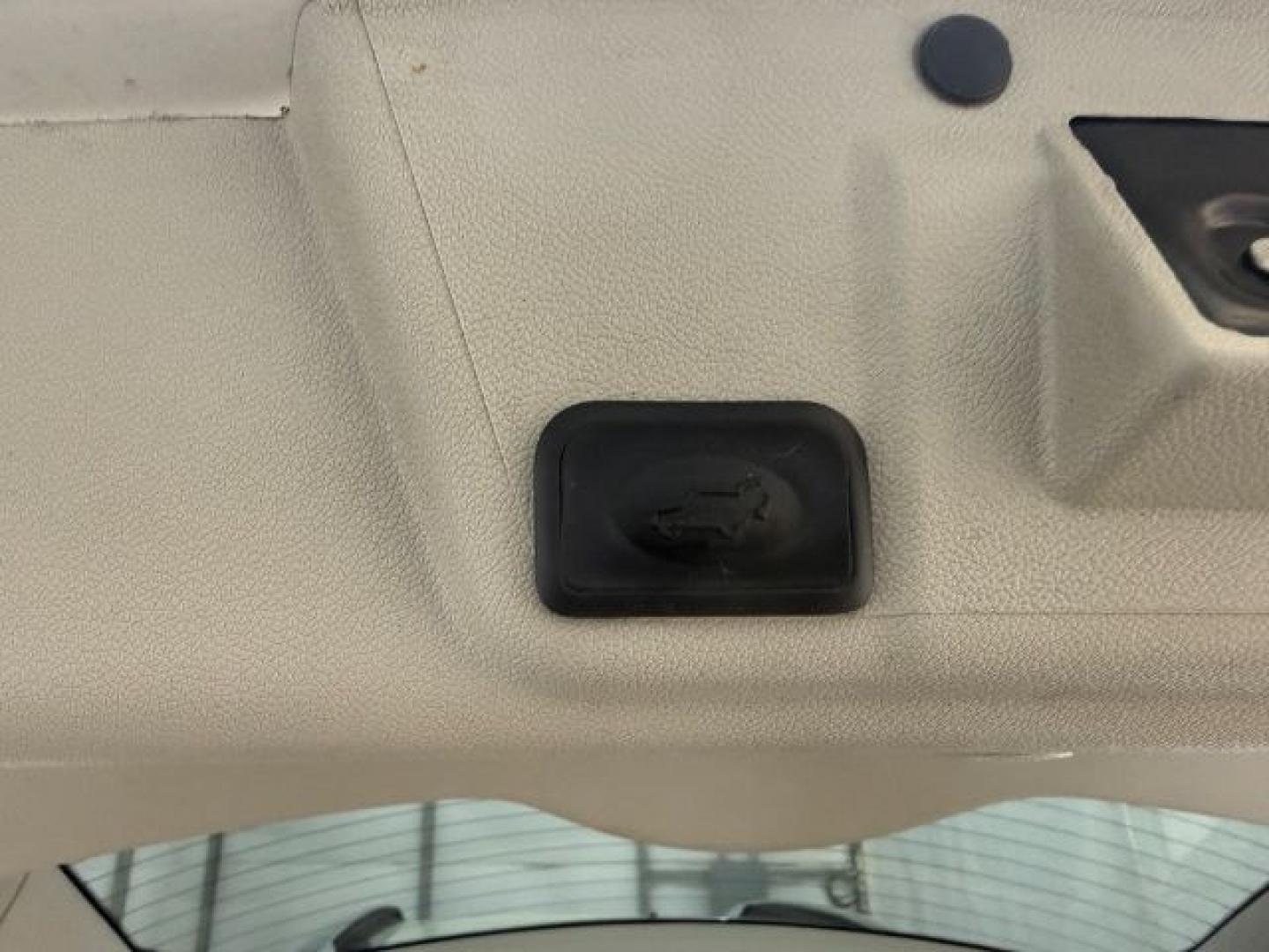 2015 Silver Buick Enclave Convenience FWD (5GAKRAKD5FJ) with an 3.6L V6 DOHC 24V engine, 6-Speed Automatic Ov transmission, located at 1806 Veterans Memorial Hwy SW, Austell, GA, 30168, (770) 944-9558, 33.817959, -84.606987 - Photo#17